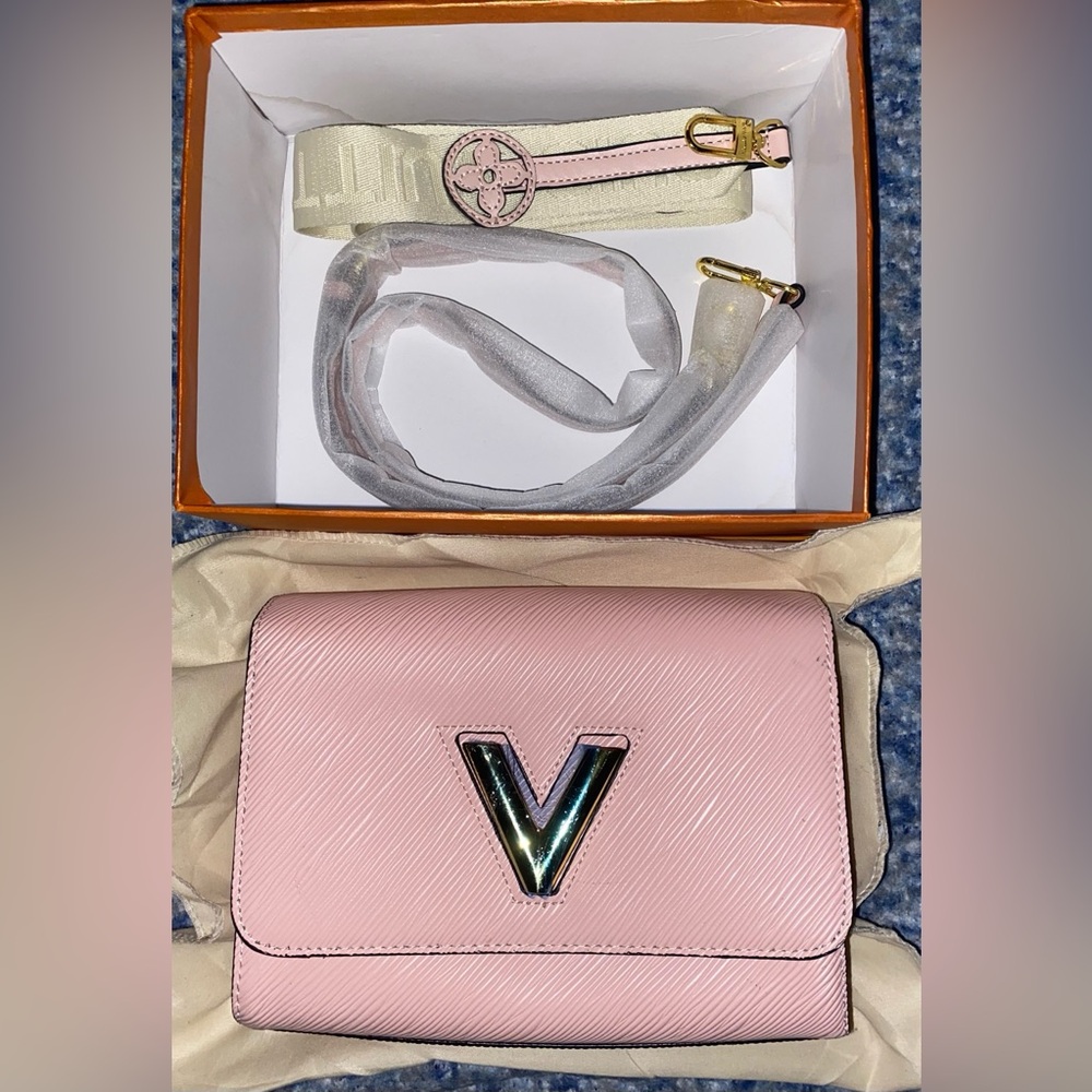Louis Vuitton EPI Twist Shoulder Bag Rose Ballerine